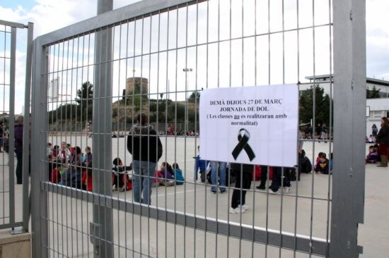 Minut de silenci a l&#039;escola Teresa Planes del Vendrell.