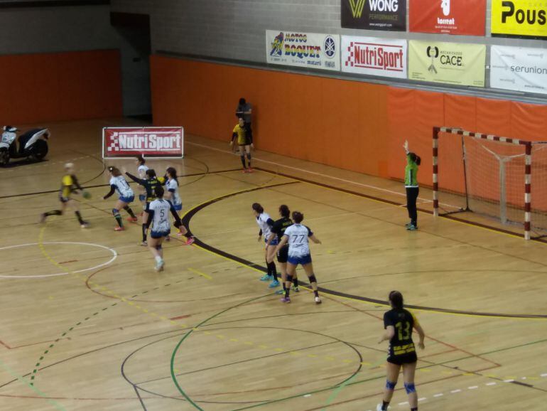 El Elda Prestigio se complica la vida en Mataró 