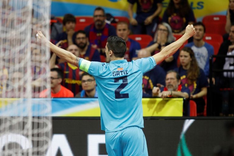 Ortiz celebra su primer gol contra el Barcelona