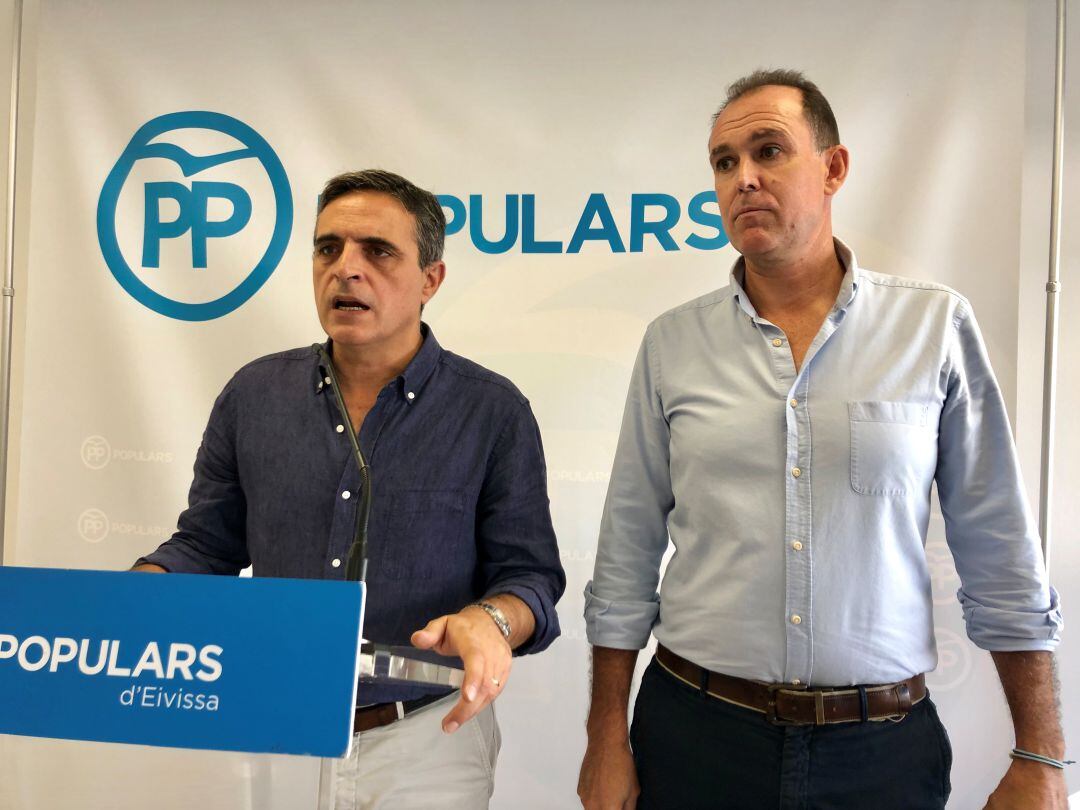 José Vicente Marí y Jacobo Varela en la sede del PP