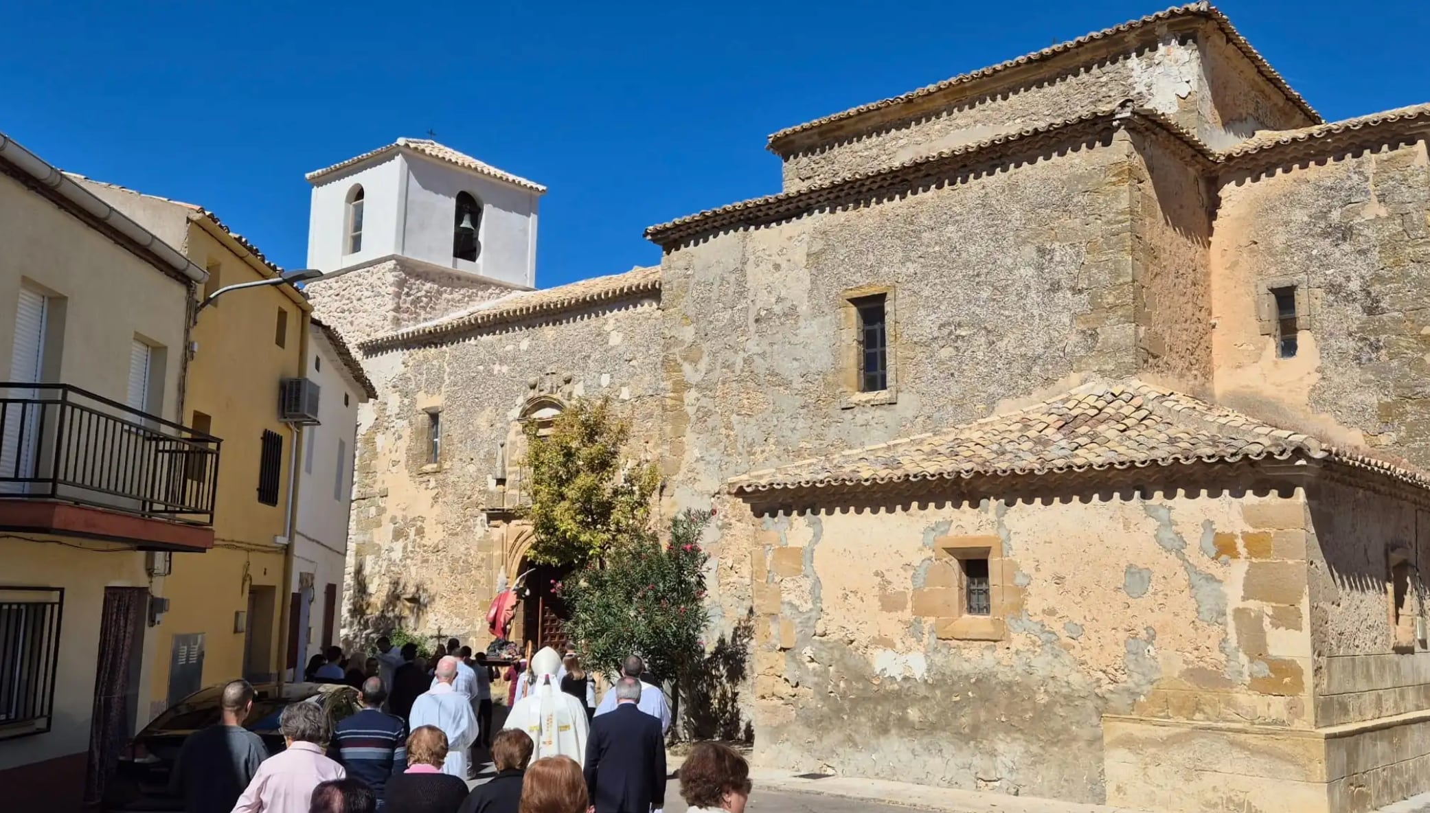 Iglesia y nuevo campanario de Valdemoro del Rey, en Huete (Cuenca).