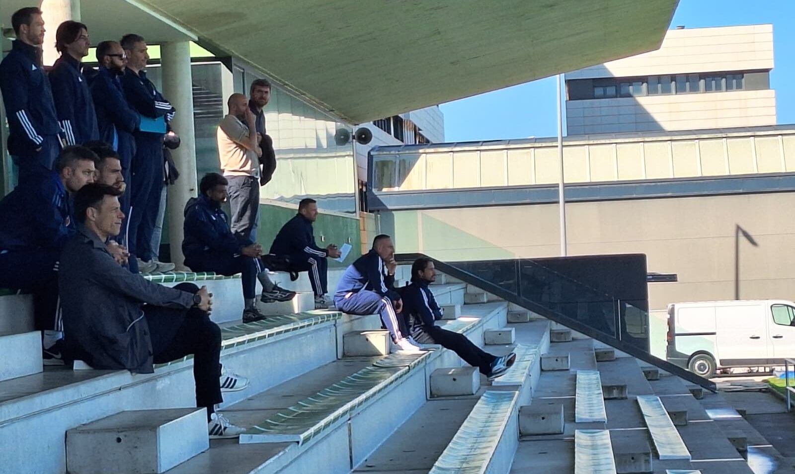 Ribery, siguiendo el entrenamiento del Racing.