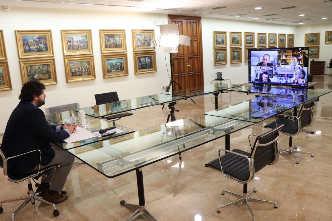López Miras durante una videoconferencia