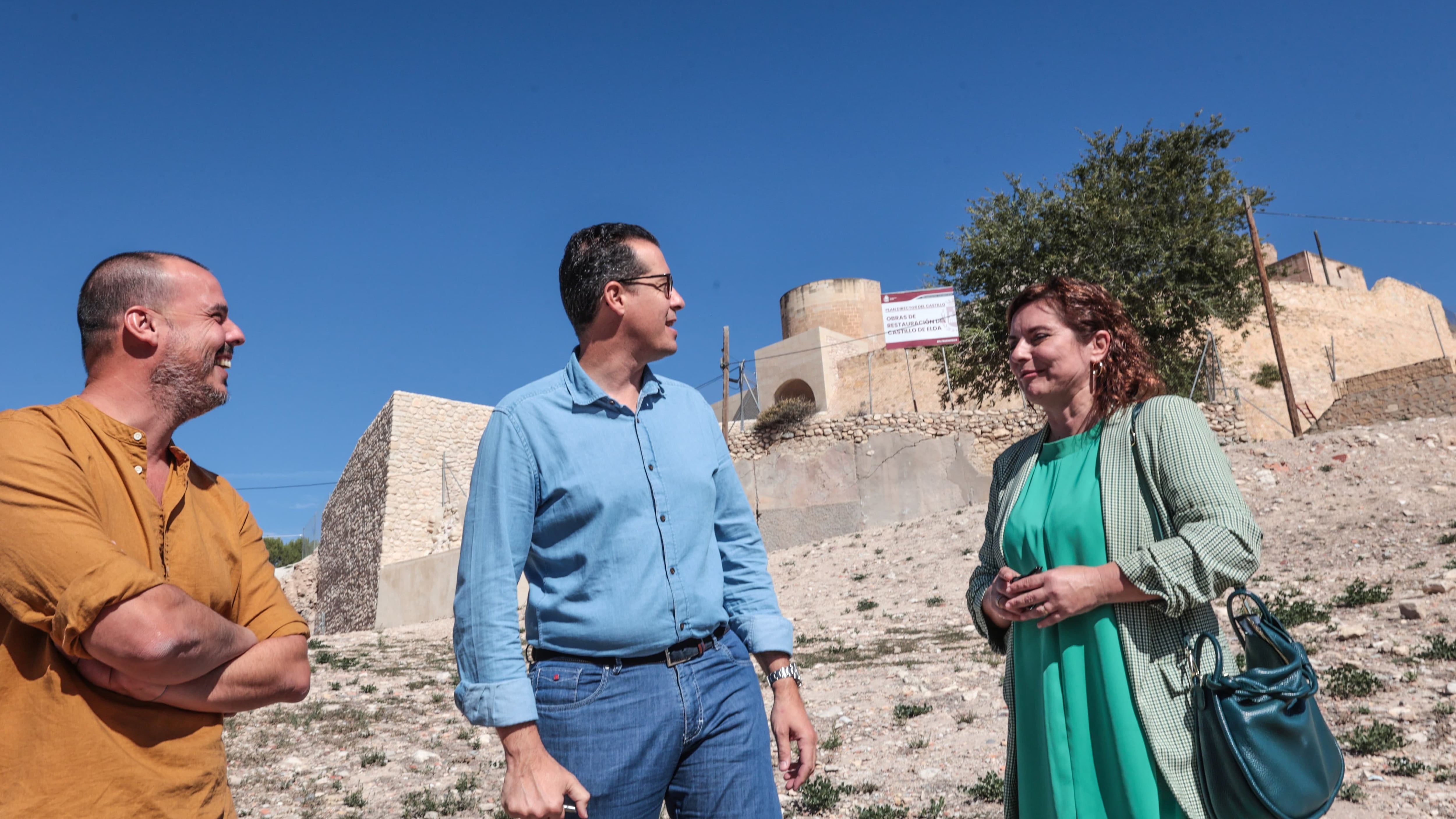 Iñaki Pérez, edil de Patrimonio Histórico de Elda; Rubén Alfaro, alcalde del municipio y Rosa Vidal, concejala de Turismo