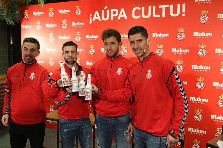 Marcos, Rodri, Ángel y Yeray brindan por el triunfo en Zorrilla