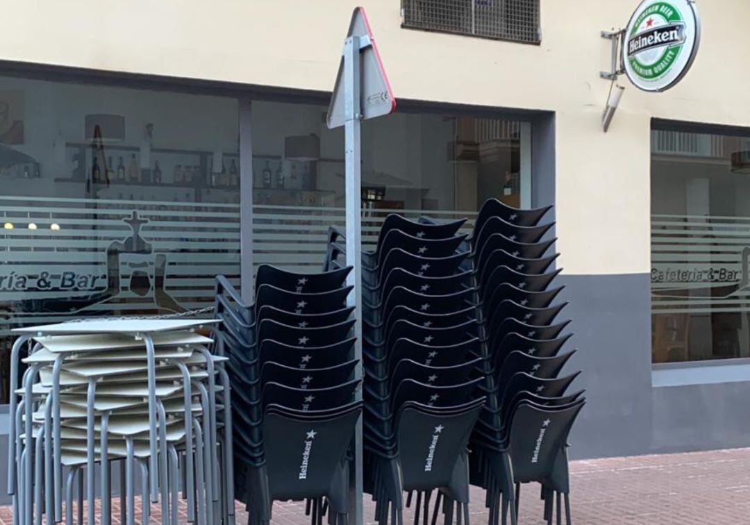 Imagen de un establecimiento cerrado por las restricciones de la Generalitat