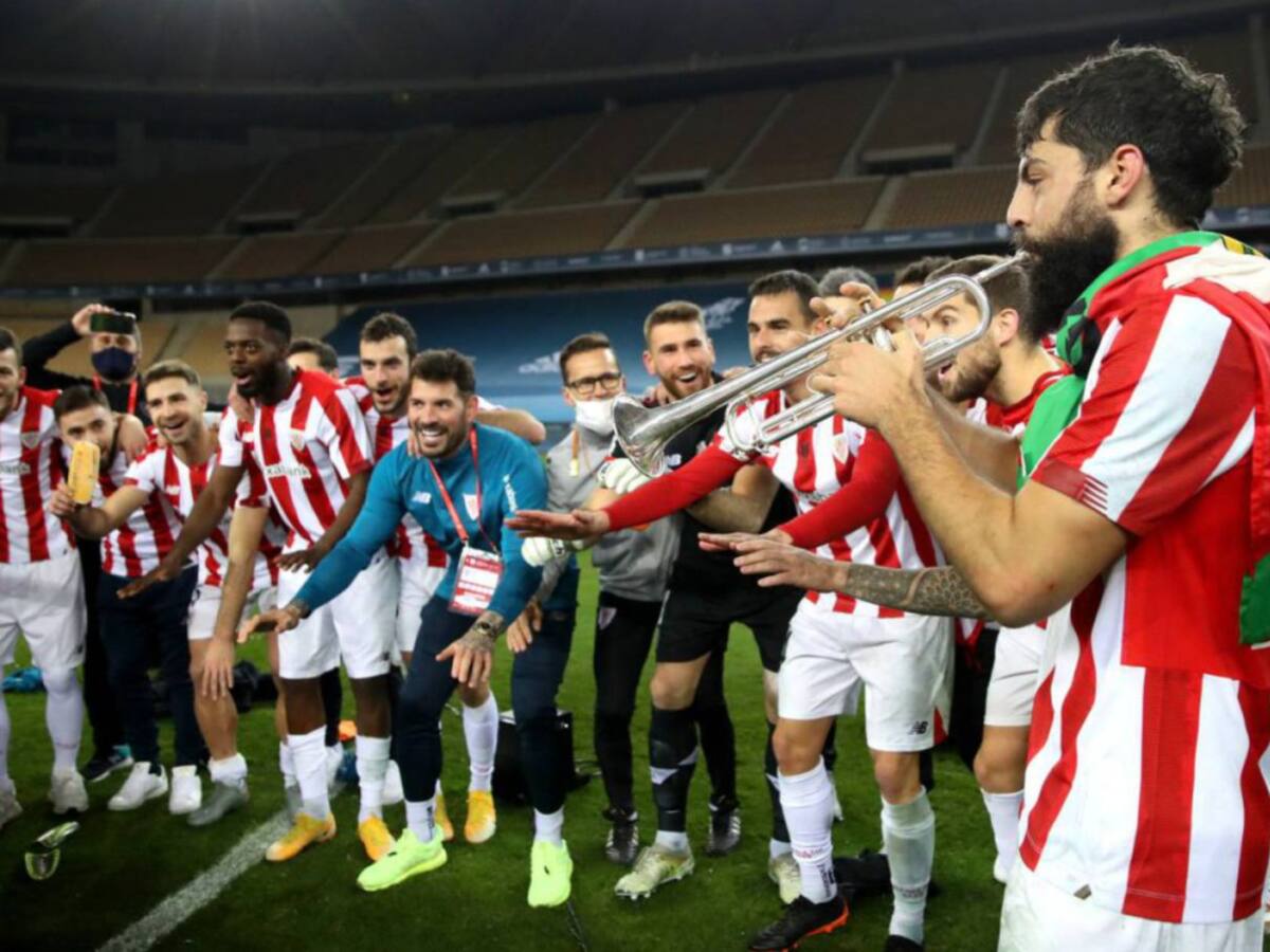 Un niño aprovecha los Carnavales para disfrazarse de Villalibre con trompeta y barba