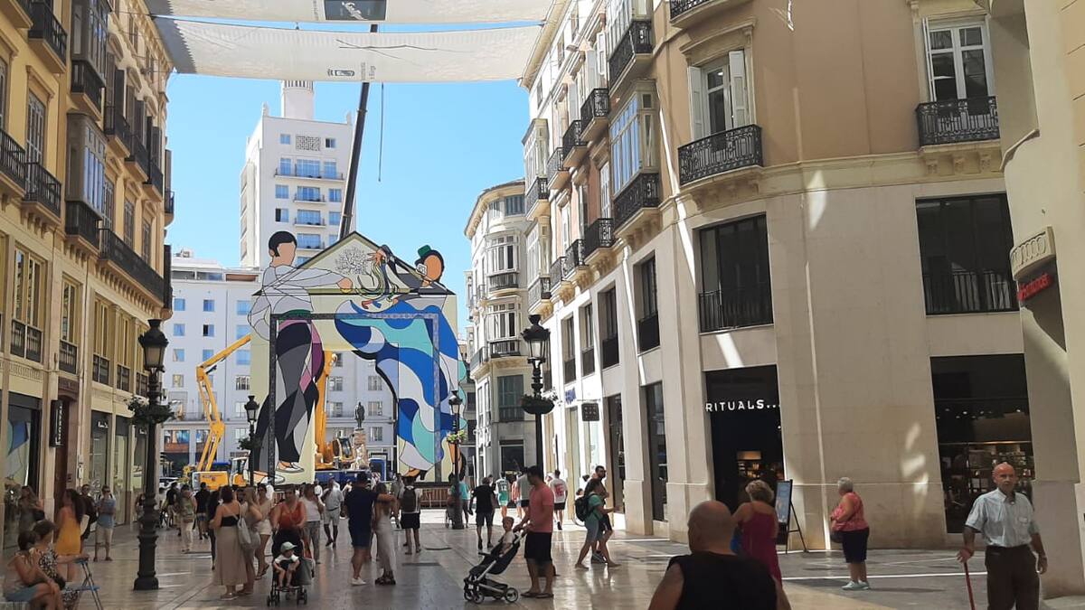 Culmina la instalación de la nueva portada de la feria en calle Larios