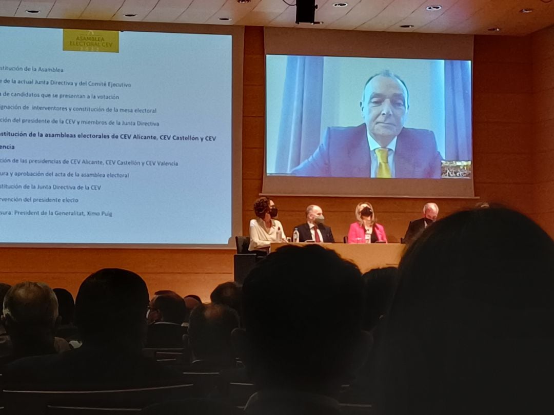 Salvador Navarro interviene en la asamblea electoral de la CEV desde su casa por estar confinado