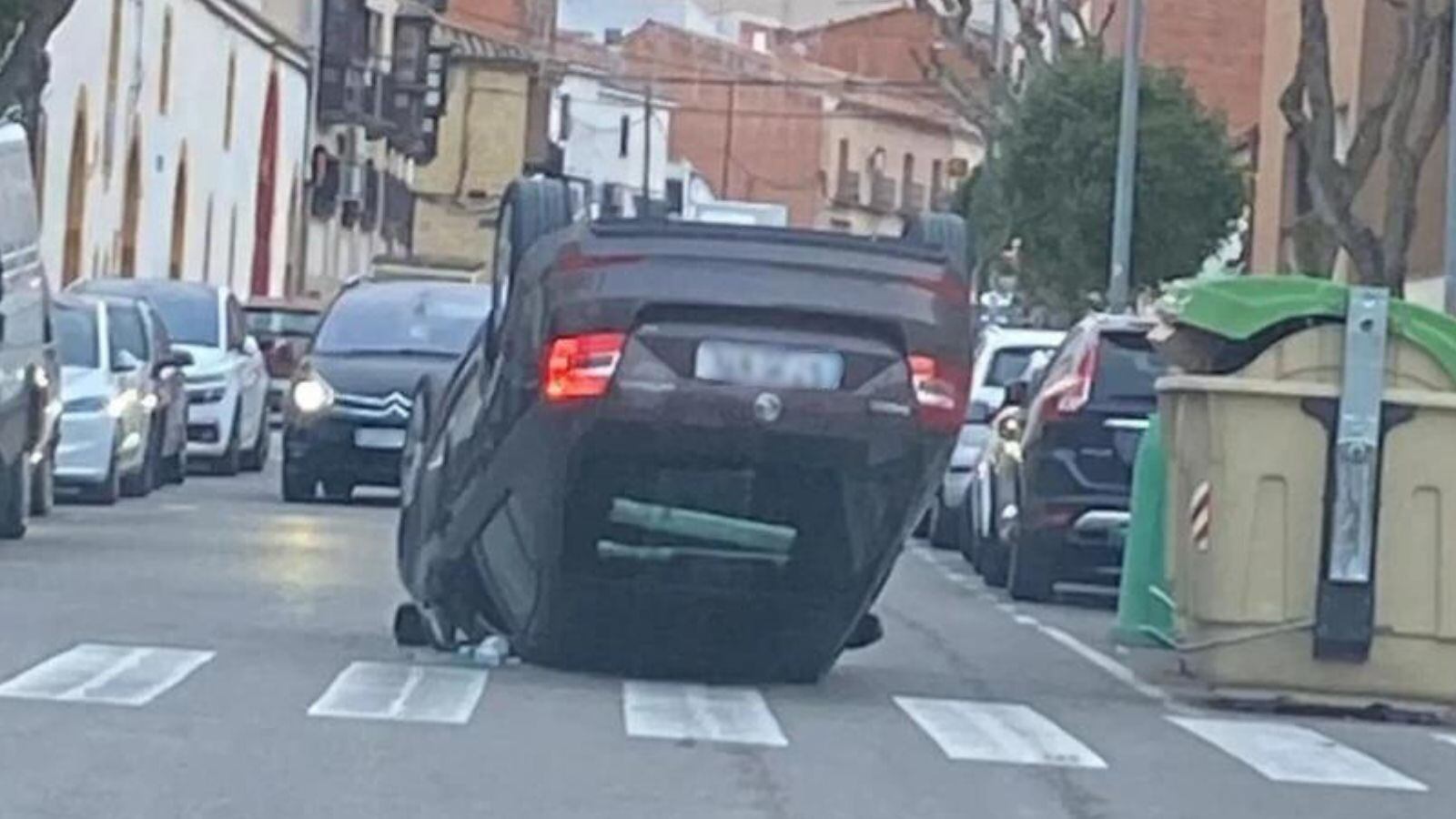 Estado en el que quedó el vehículo, tras ser embestido por un tractor en Bargas (Toledo)