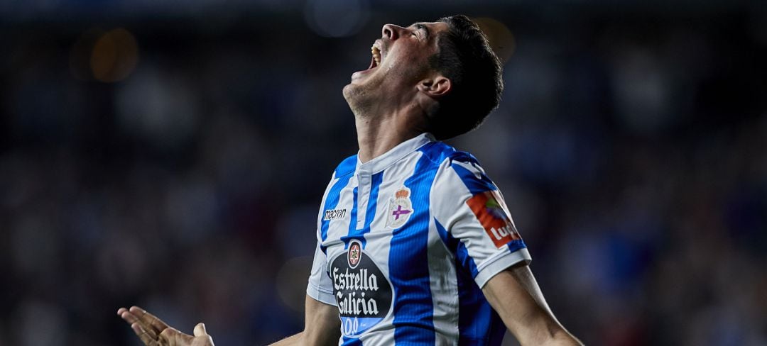 Carlos Fernández celebra uno de sus goles