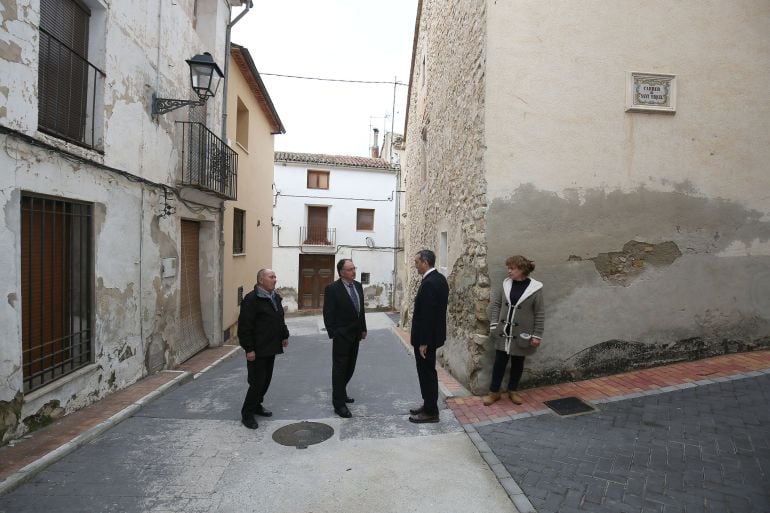 El presidente de la Diputación, César Sánchez, ha visitado Benifallim para conocer el proyecto de construcción de un nuevo acceso al municipio.