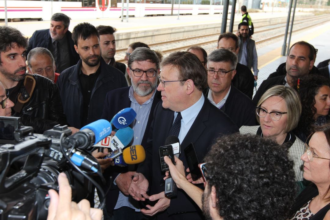 El president de la Generalitat, Ximo Puig, atiende a los periodistas