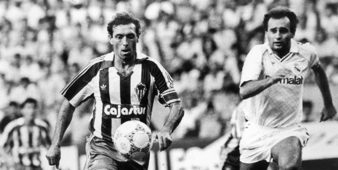 Enrique Castro Quini, durante un partido ante el Real Madrid