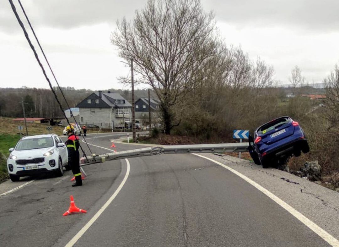 Los hechos sucedieron en la carretera OU-536, a la altura de Vilariño Frío