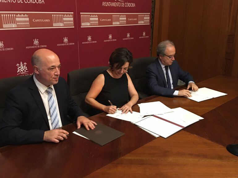 Momento de la firma del acuerdo