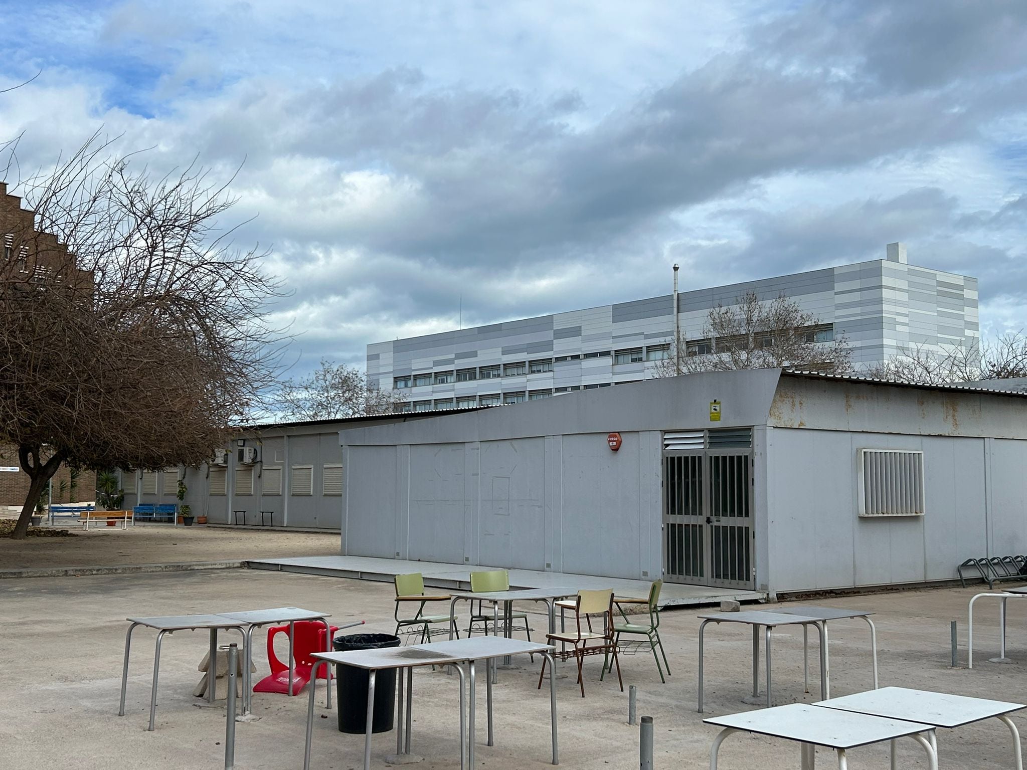 Imagen de los barracones que funcionan como aulas hace unos meses en el Conservatorio de Danza de València.