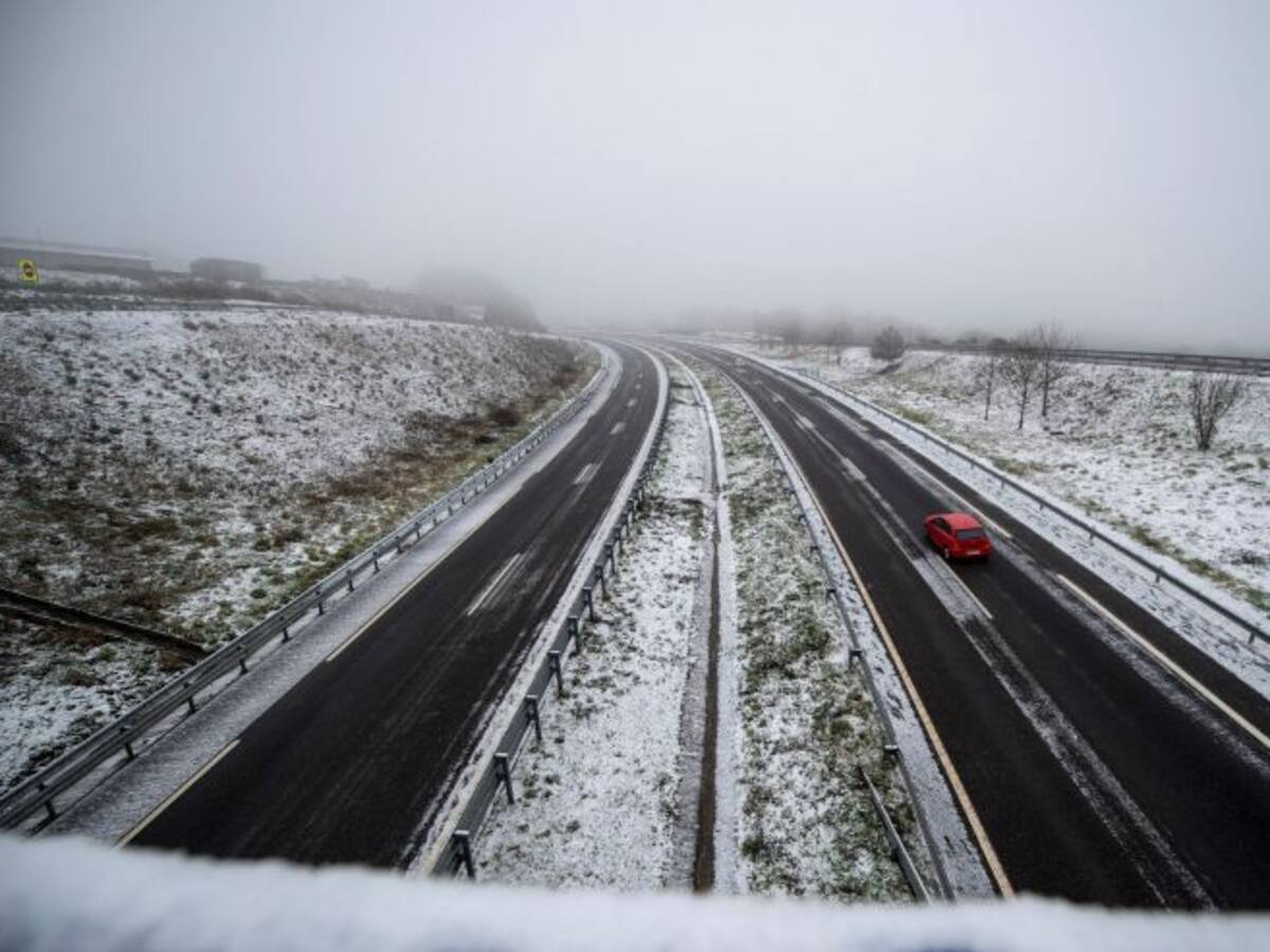 El temporal de nieve afecta ya a casi 90 vías en todo el país