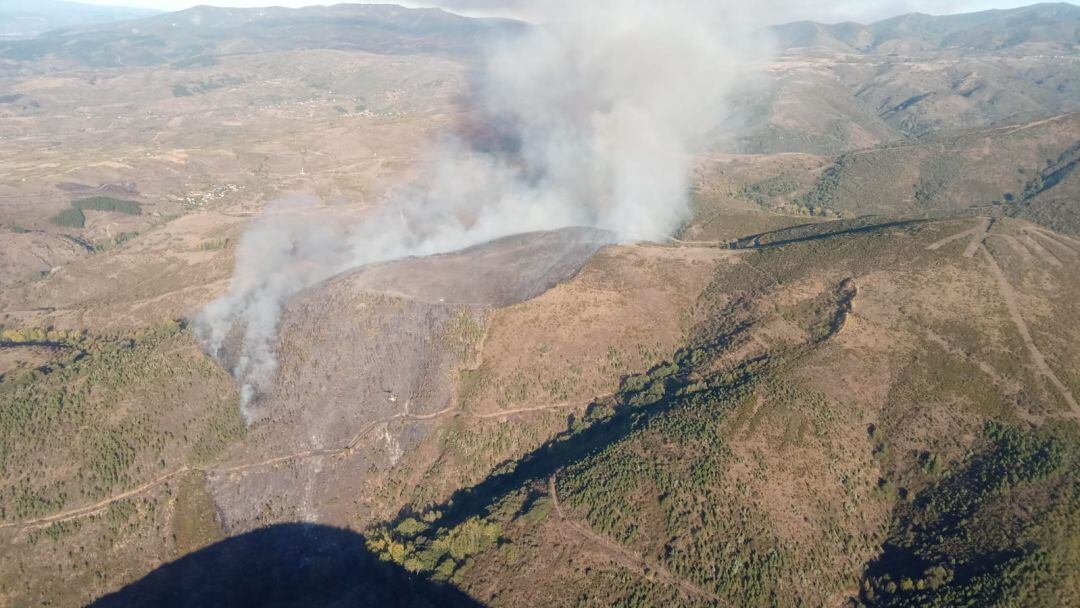 Imagen aérea del incendio en San Adrián