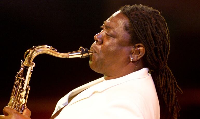 Clarence Clemons durante una actuación en Las Vegas en 2001