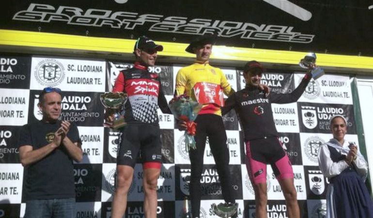 Podio de la categoría Elite másculina en el ciclocross de Llodio.