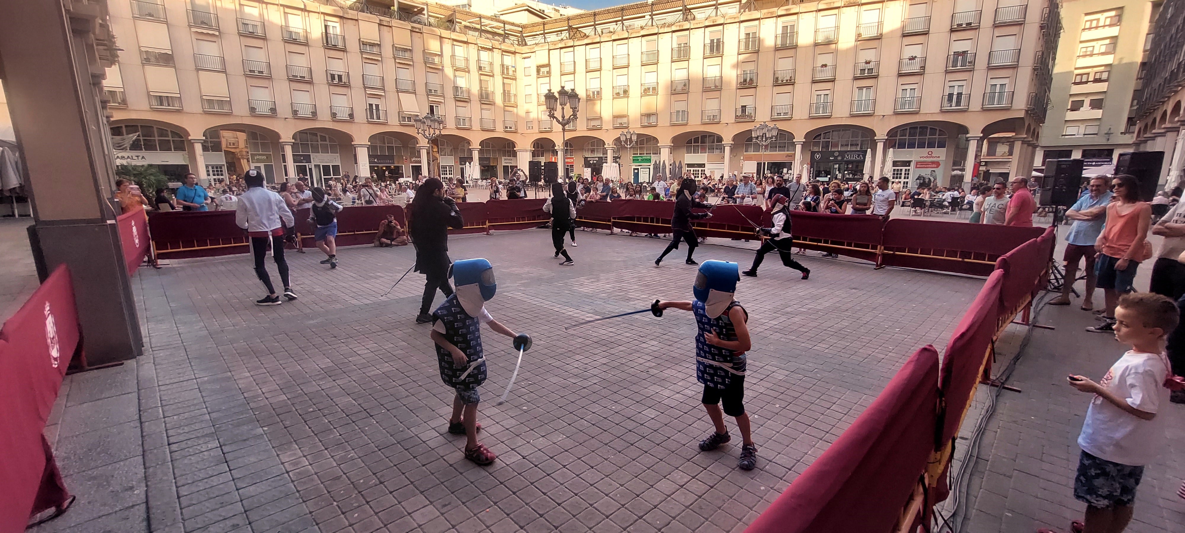 Cerca de 8 participantes y dos niños fueron los protagonistas de este pequeño evento de Capa y Espada