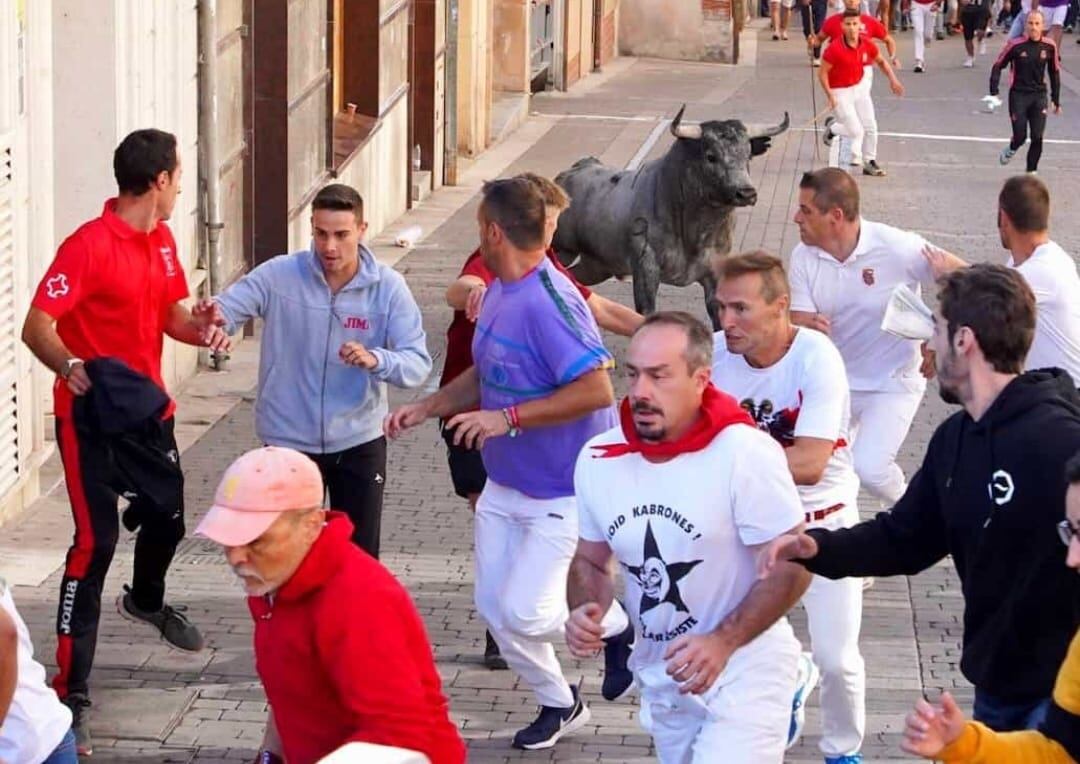 El de Aldeasoña -con gorra rosa- es muy querido en Peñafiel donde reside todos los veranos