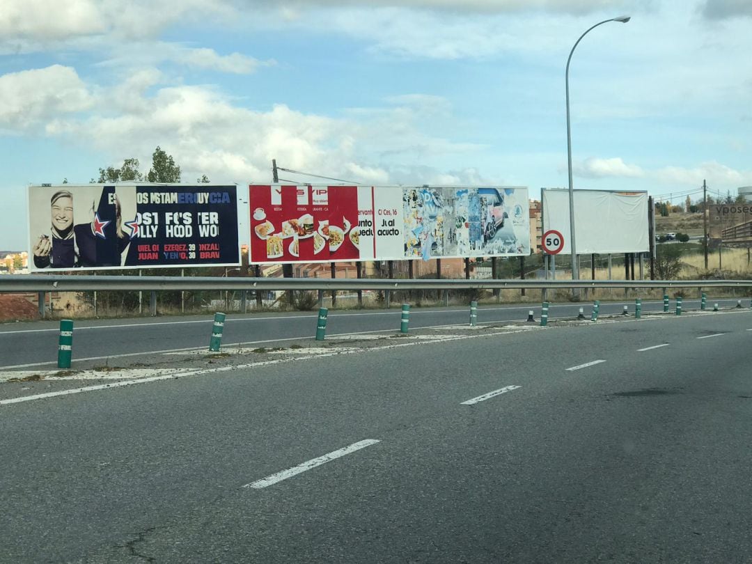 Imagen de algunos de los espacios de la ciudad con vallas publicitarias que nuestran un aspecto muy degradado