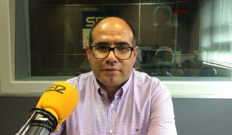 Josep Maria Prats als estudis de la SER.