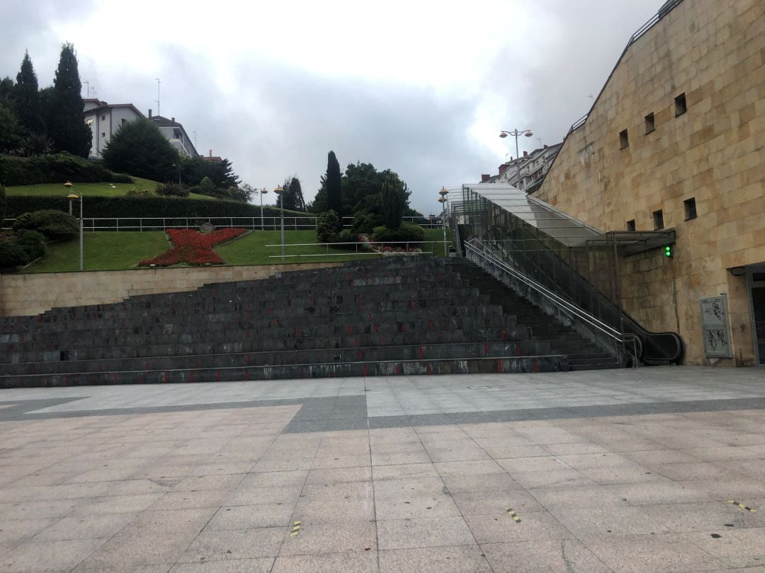 Imagen de las gradas de la plaza de Unzaga, en Eibar