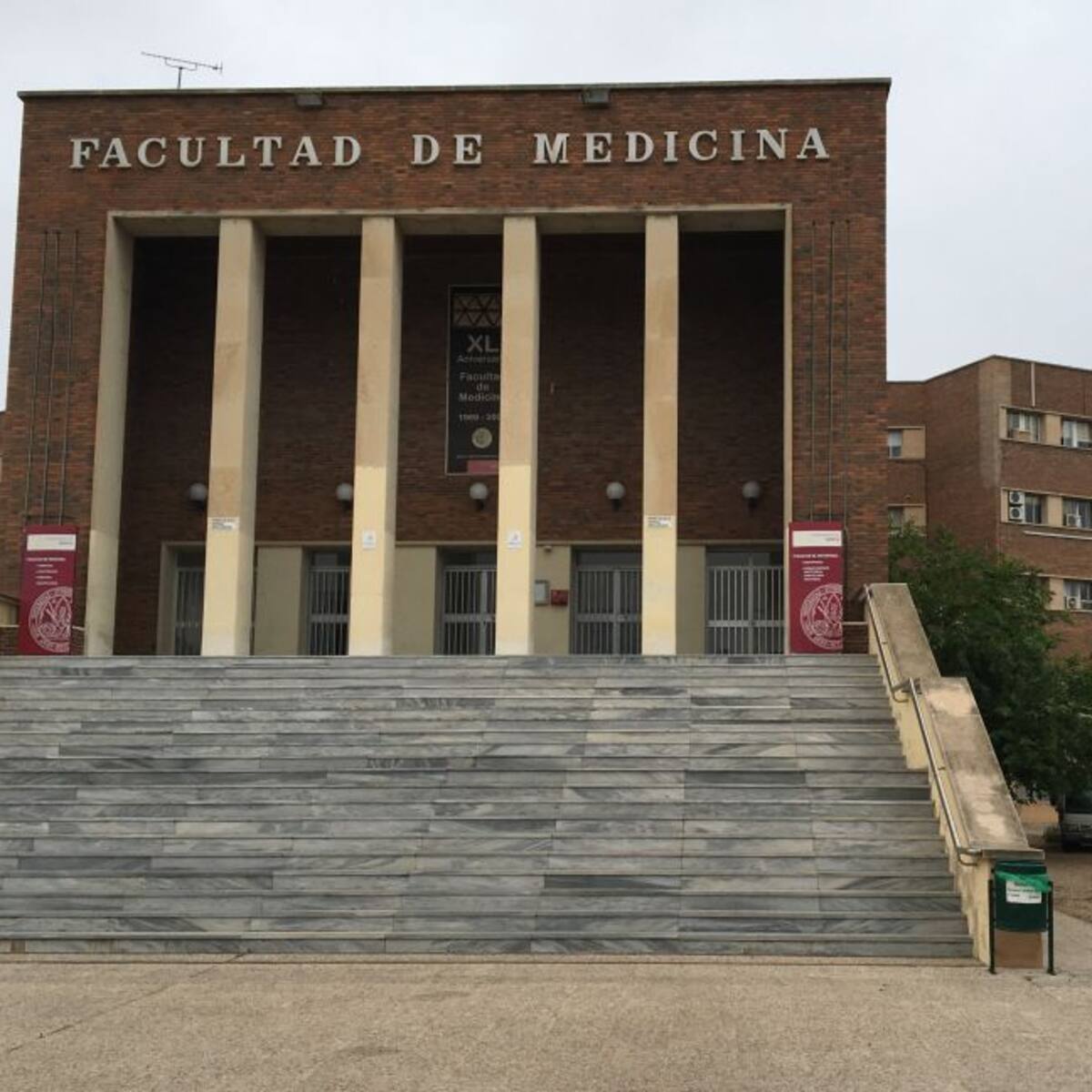 Dos titulados en la UMU entre los diez primeros del MIR