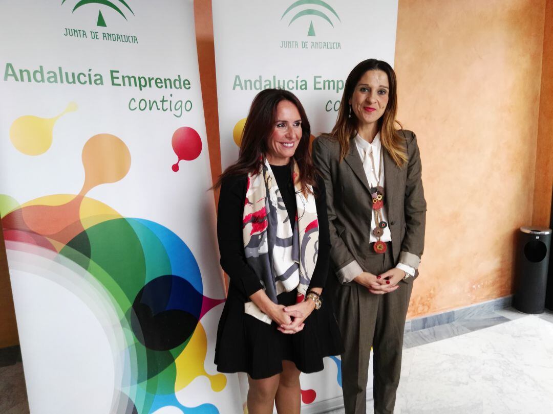 Gemma Pérez, delegada territorial de Conocimiento y Empleo de la Junta, y Cristina Saucedo, secretaria general de cultura de la Junta de Andalucía 
