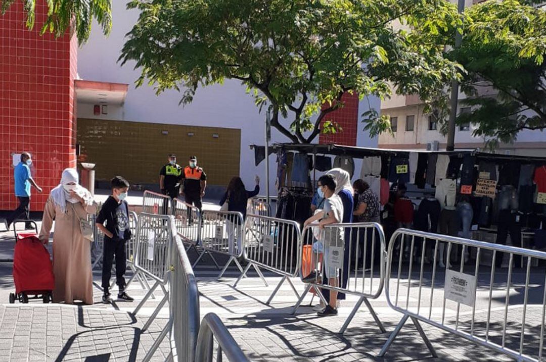 La Policía Local de Oliva controla todos los espacios públics de la ciudad  