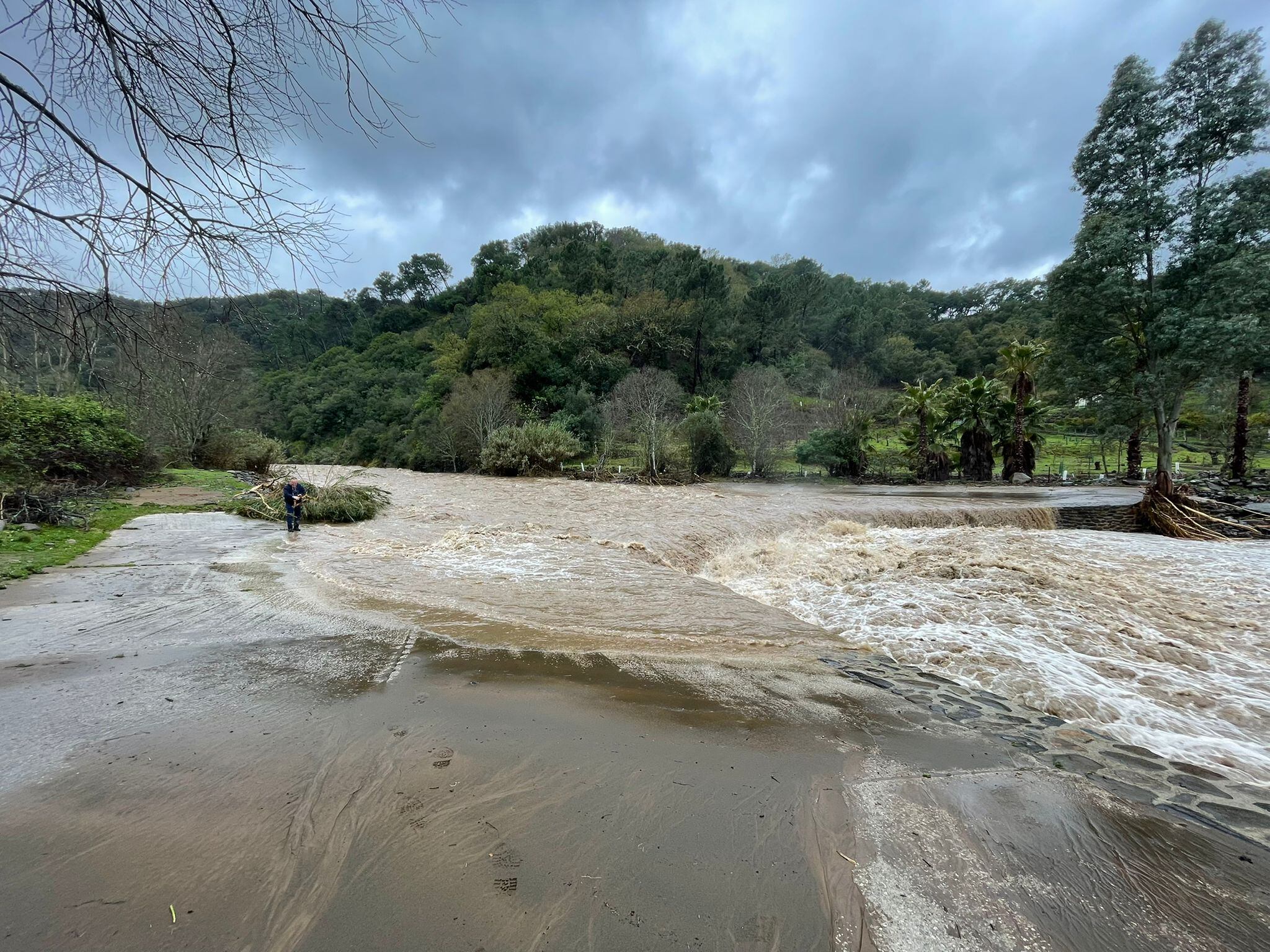Río Almáchar desbordado por las lluvias de los últimos dos días