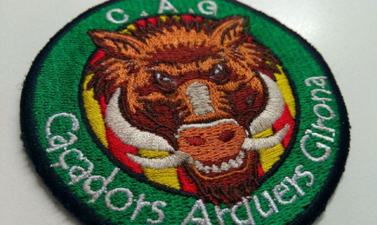 Els membres de l'associació porten aquest escut.