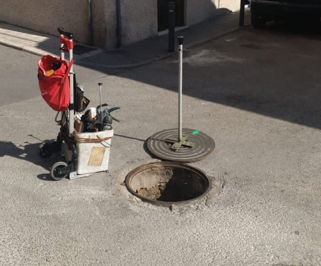 Una de las alcantarillas que ha sido inspeccionada.