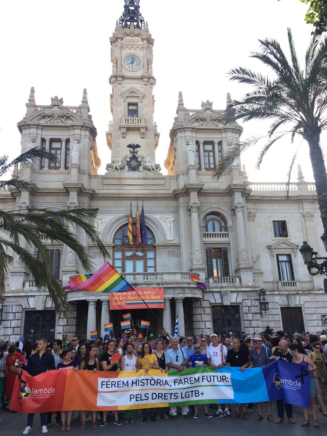 Llegada de la cabecera de la manifestación a la plaza del Ayuntamiento