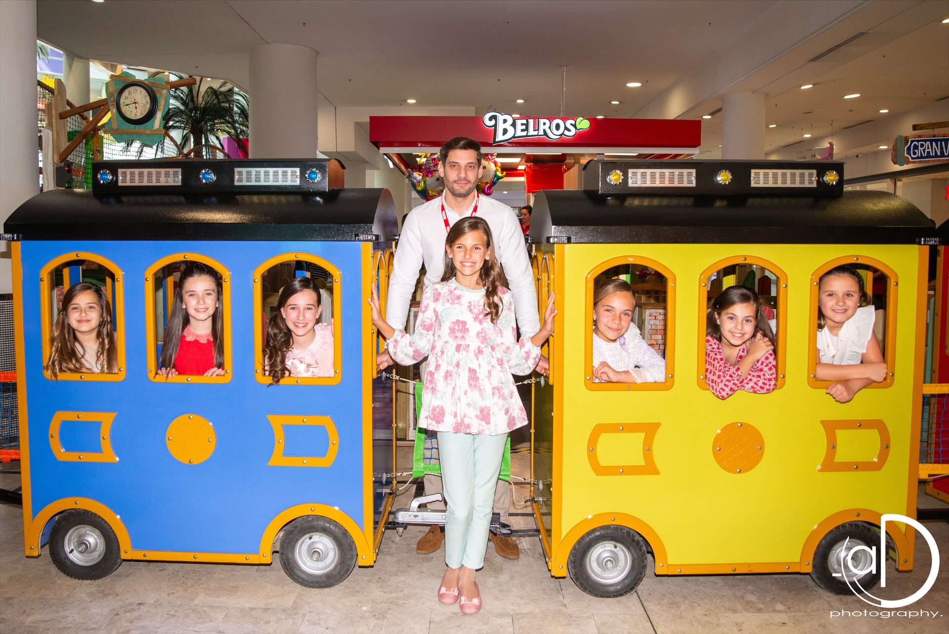 Rueda de prensa de la Bellea del Foc Infantil y les seues Dames d&#039;Honor en el Centro Comercial Gran Vía