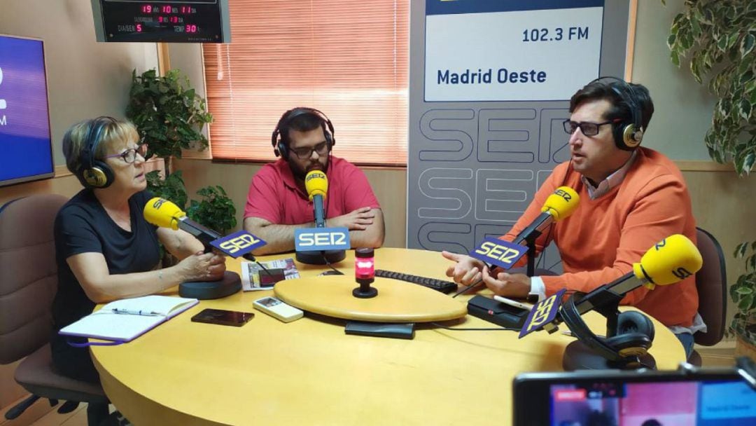 Foto de archivo de SER Madrid Oeste. De izquierda a derecha: la periodista Elisa Blanco, Rubén Sánchez y Gustavo Muñana