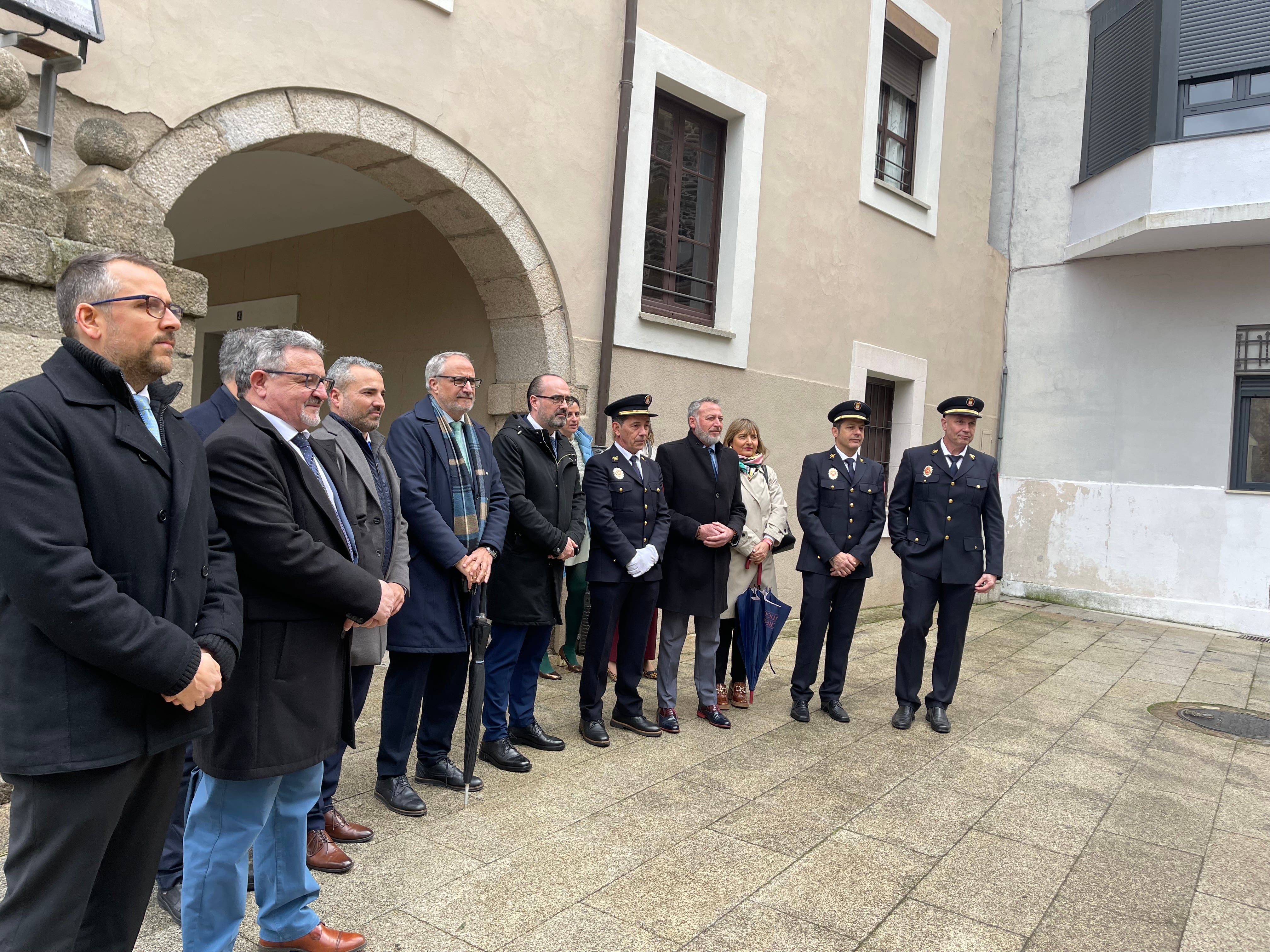 El jefe de los Bomberos de Ponferrada y la corporación municipal