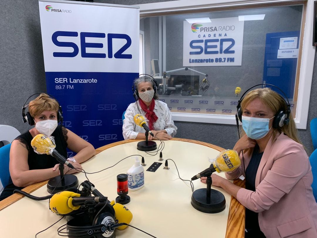 Las agentes zonales María López, Marta Algora, y Olga Betancor, asesora de Igualdad del Centro del Profesorado de Lanzarote.