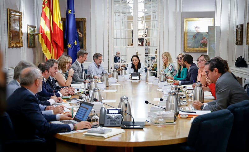 Reunión de la Mesa y Junta de les Corts