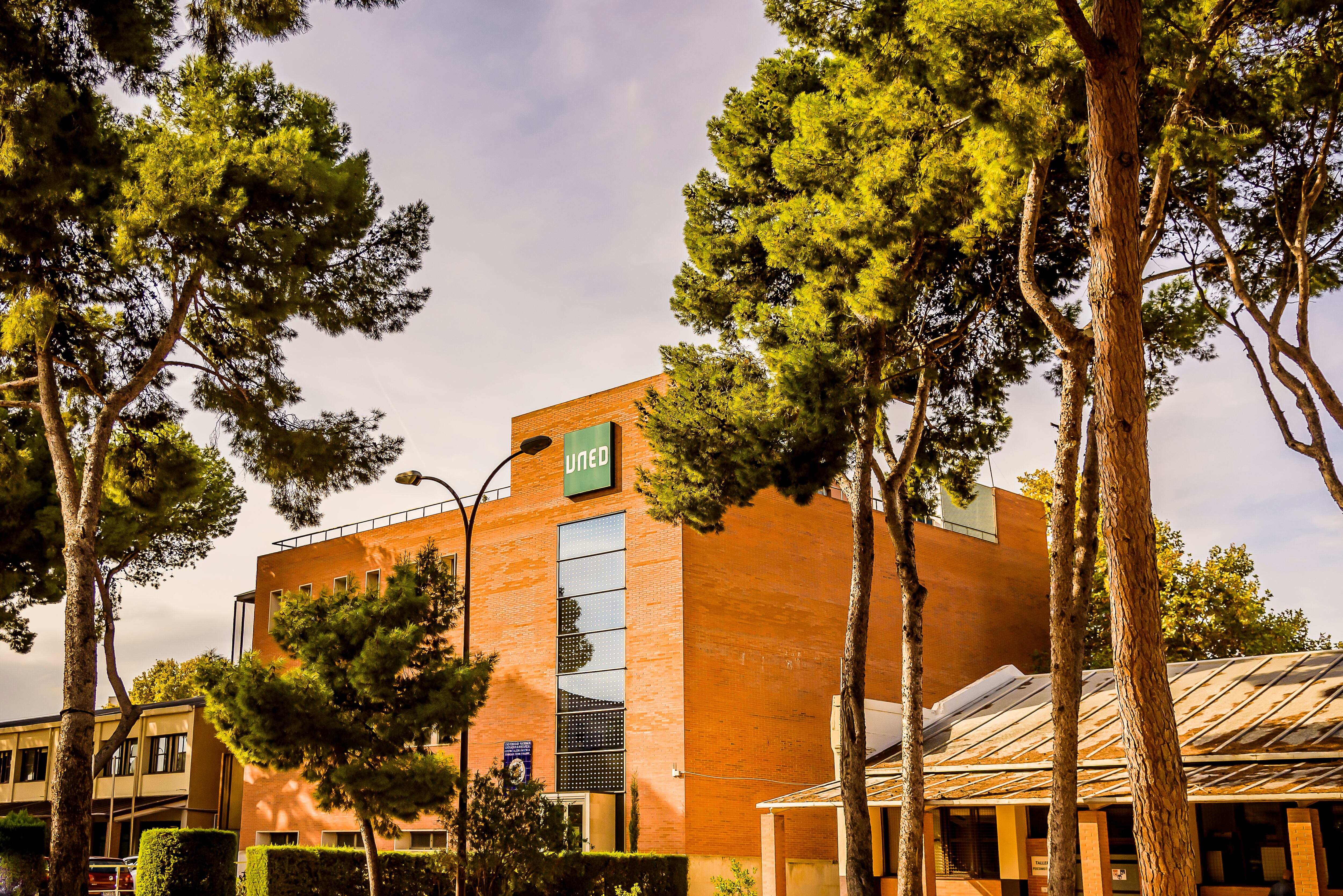 Edificio de la UNED en València