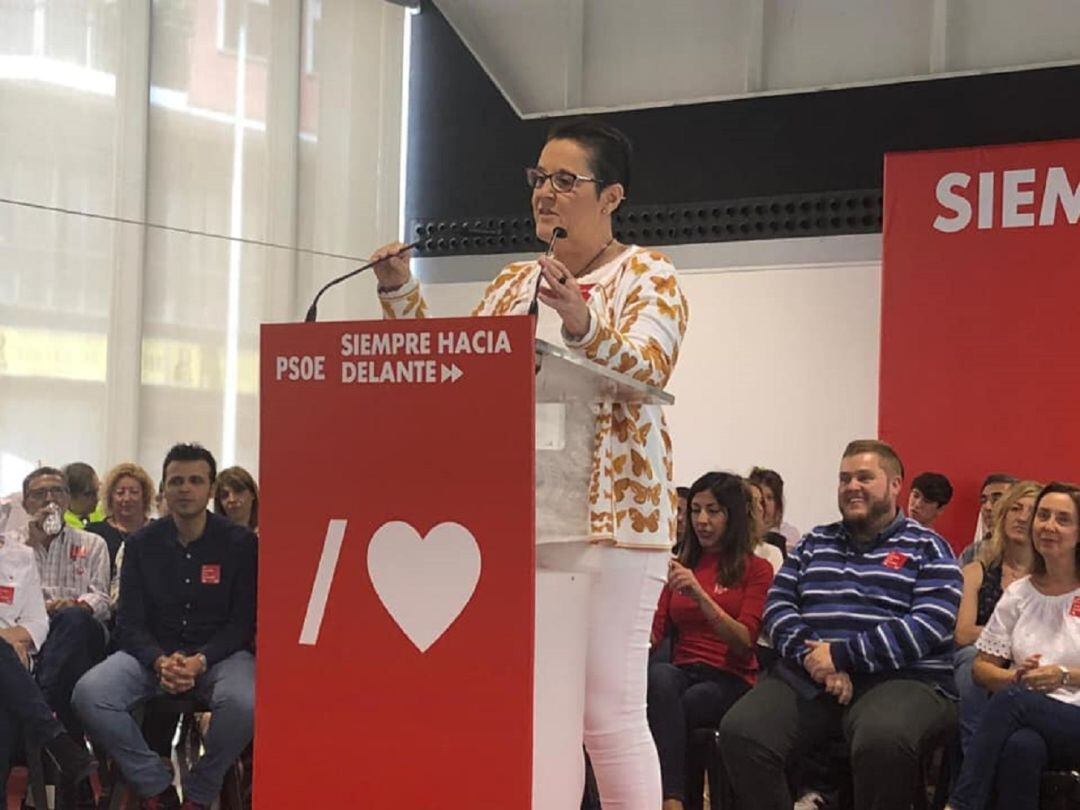 Toñi Serna en un acto de campaña electoral en Elche