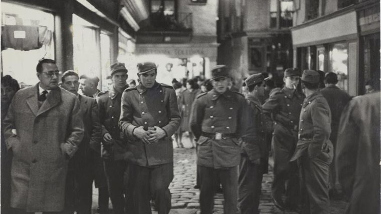 Se busca a varios militares que fueron fotografiados por Jean Mounicq en Toledo durante los años 60