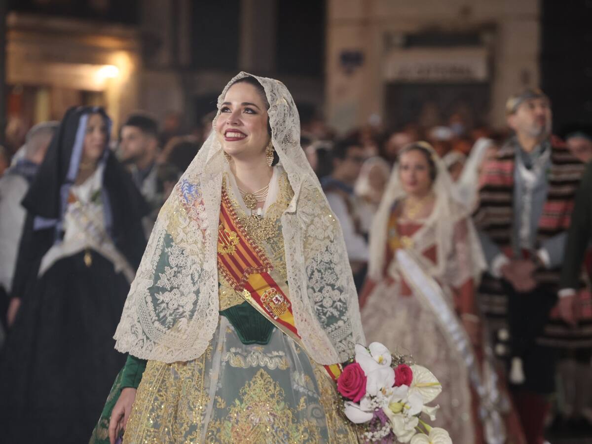 La fallera mayor de València, Carmen Martín, cierra emocionada la Ofrenda de las Fallas de 2022