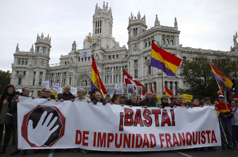 Manifestación estatal por la Memoria Histórica con el lema &quot;Basta de impunidad franquista. Por un compromiso político y electoral con las víctimas del franquismo&quot; en Madrid