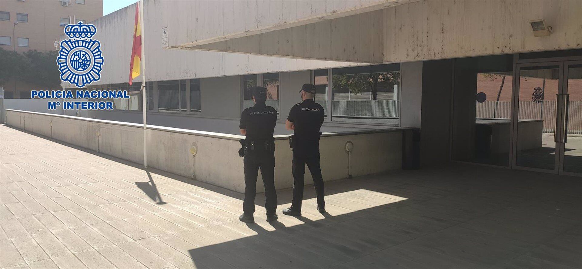 Dos agentes de la Policía Nacional, en una imagen de archivo.