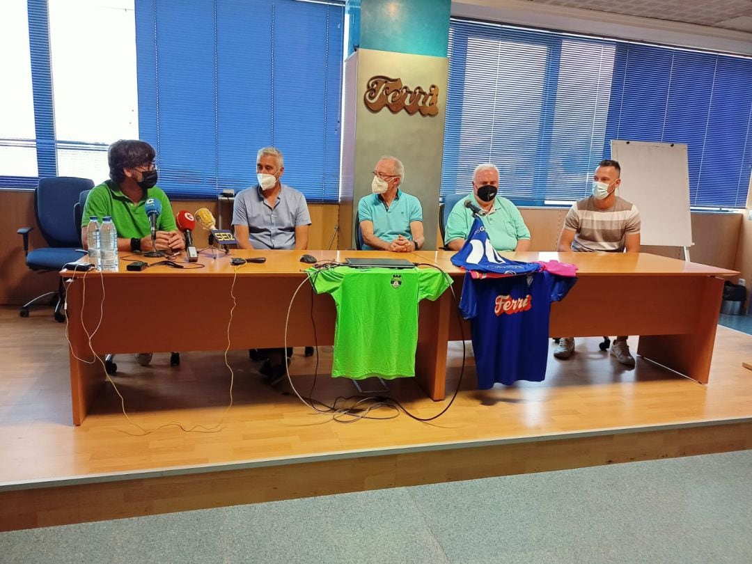 Momento de la rueda de prensa en el Centro Comercial Ferri