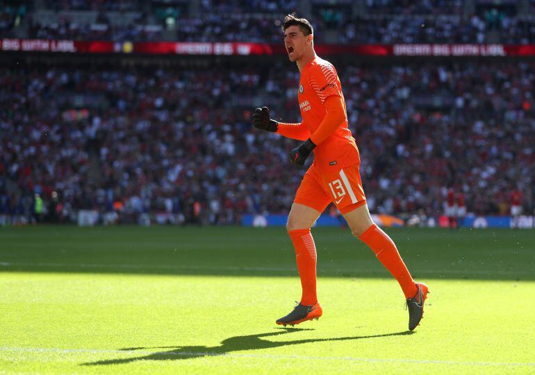 Courtois tras ganar la final de la FA Cup ante el Manchester United. 